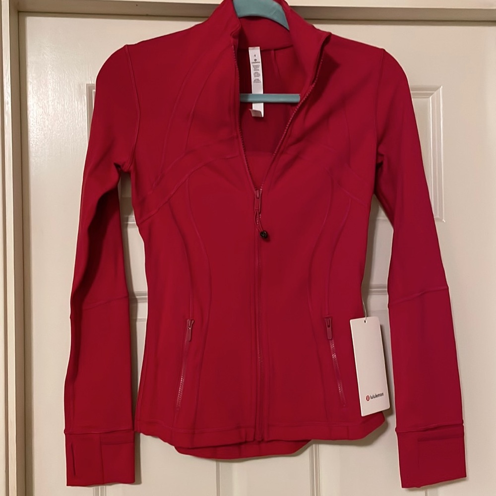 NWT Lululemon Women’s deep red running full zip jacket.